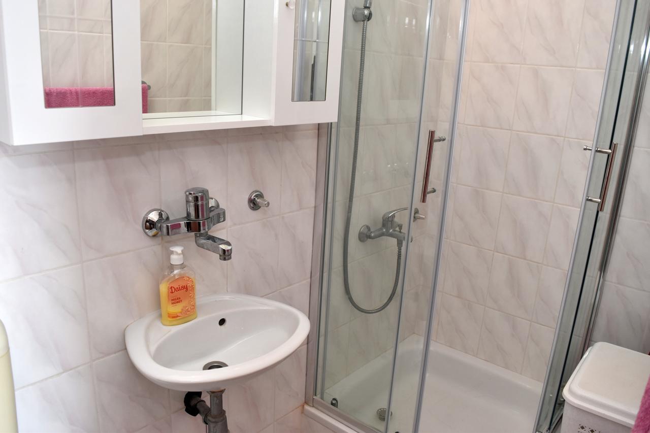 Apartments Oresic Vir Ngoại thất bức ảnh