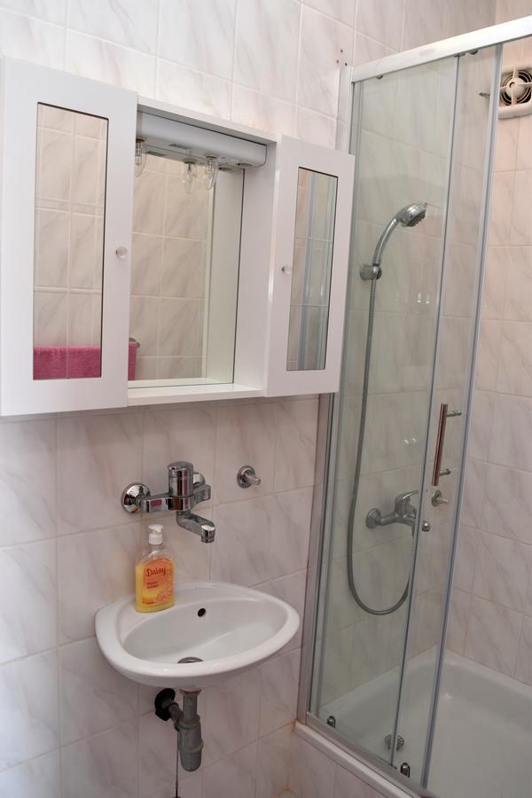 Apartments Oresic Vir Ngoại thất bức ảnh